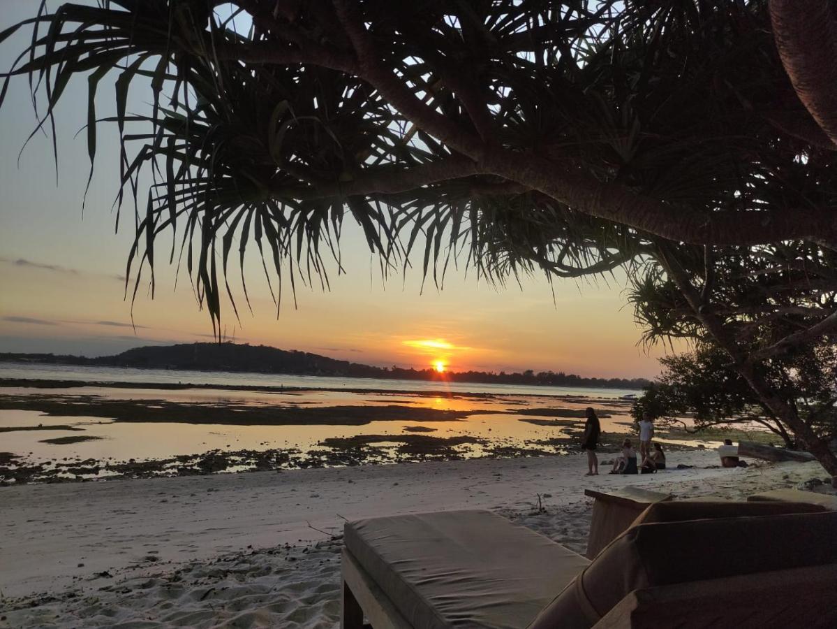 Bungalow Cafe Gili Beachfront Gili Meno Exterior foto