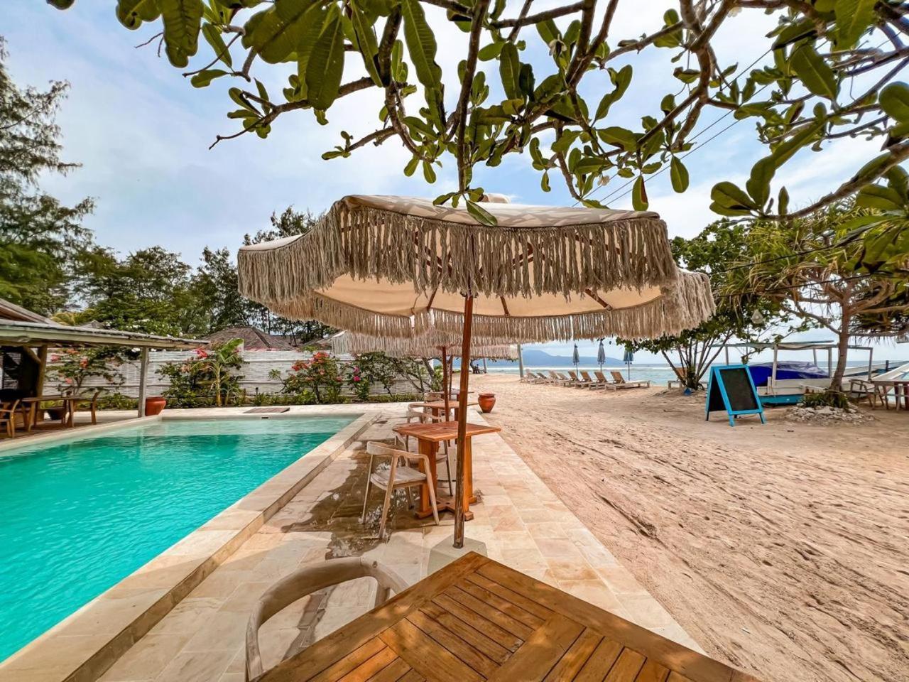 Bungalow Cafe Gili Beachfront Gili Meno Exterior foto